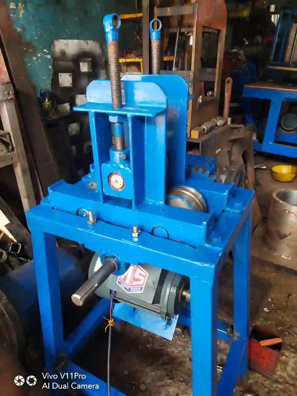 Angle rod bending machine