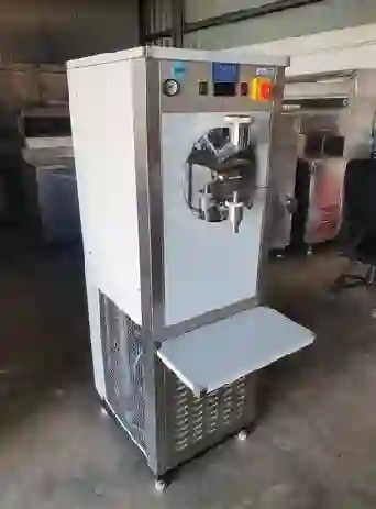 Ice Cream Churnner